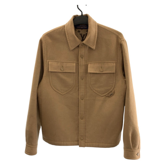 20104
LOUIS VUITTON ルイヴィトン フェイスウールブレンドオーバーシャツ サイズXS ベージュ シルバー金具 ウール / シルク / カシミヤ 1AFA42 シャツ ジャケット メンズ A24