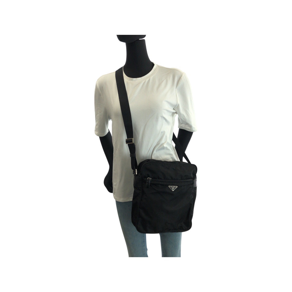 20111
PRADA プラダ テスート 三角ロゴプレート ブラック 黒 シルバー金具 ナイロン ショルダーバッグ ポシェット レディース AB35