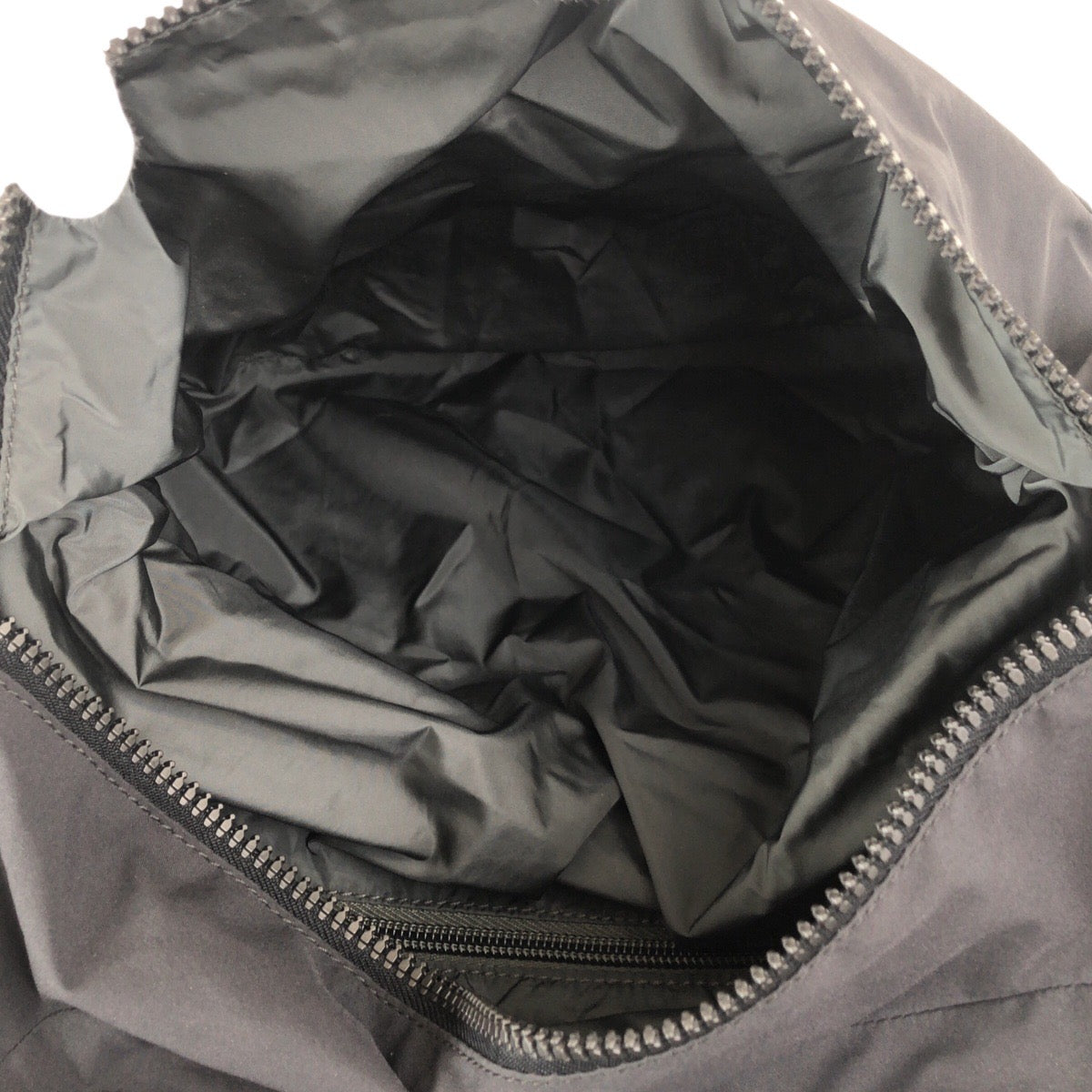 20121
PRADA プラダ スポーツ ブラック 黒 グレー シルバー金具 ナイロン ショルダーバッグ メッセンジャーバッグ メンズ AB22