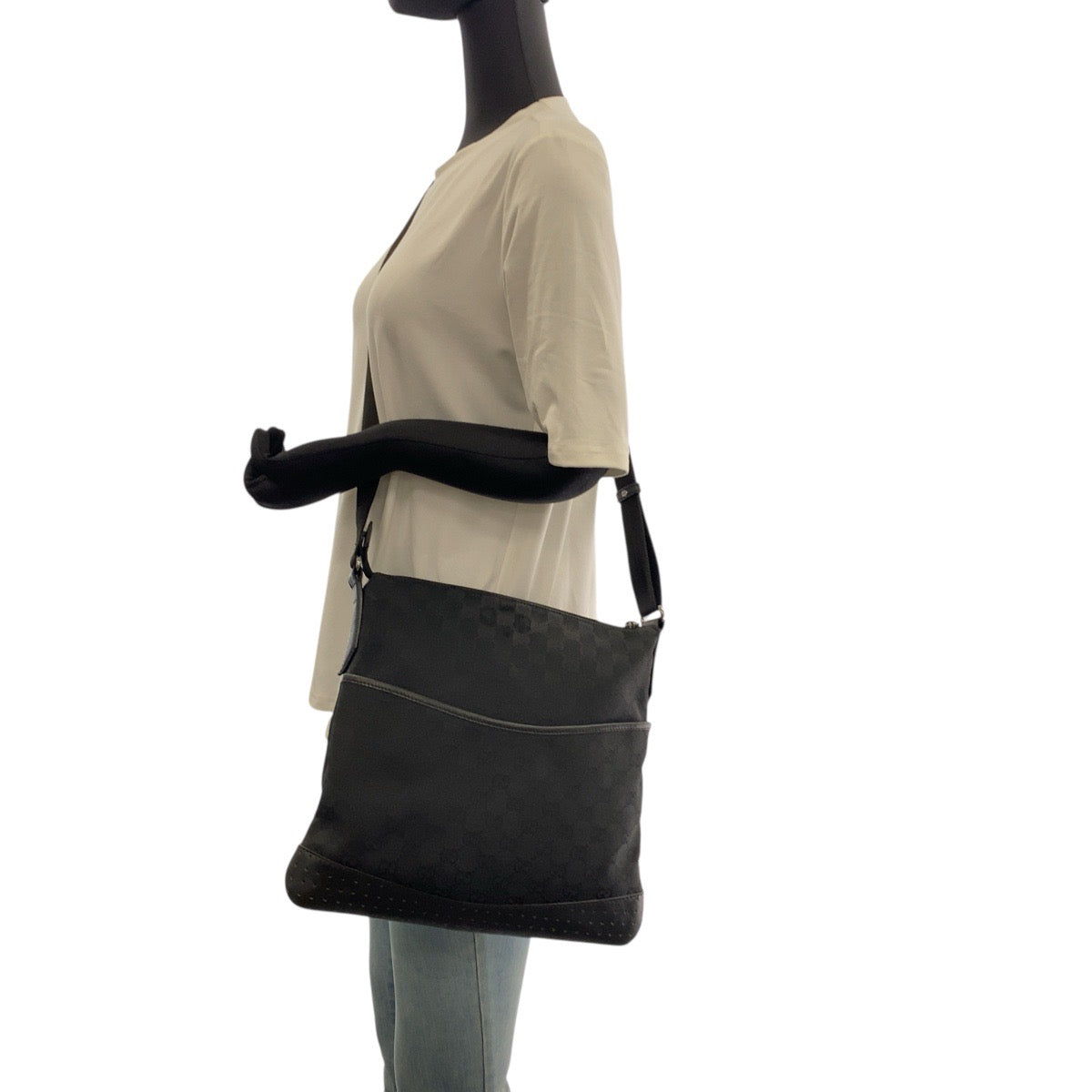 20124
GUCCI グッチ ブラック 黒 シルバー金具 GGキャンバス / レザー 145857 ショルダーバッグ メッセンジャーバッグ レディース AB21