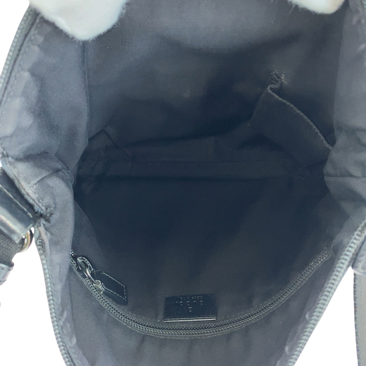 20124
GUCCI グッチ ブラック 黒 シルバー金具 GGキャンバス / レザー 145857 ショルダーバッグ メッセンジャーバッグ レディース AB21