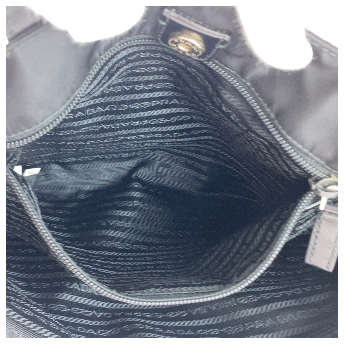 20141
PRADA プラダ テスート 三角ロゴプレート ブラック 黒 シルバー金具 ナイロン / レザー トートバッグ ショルダーバッグ レディース ABP37