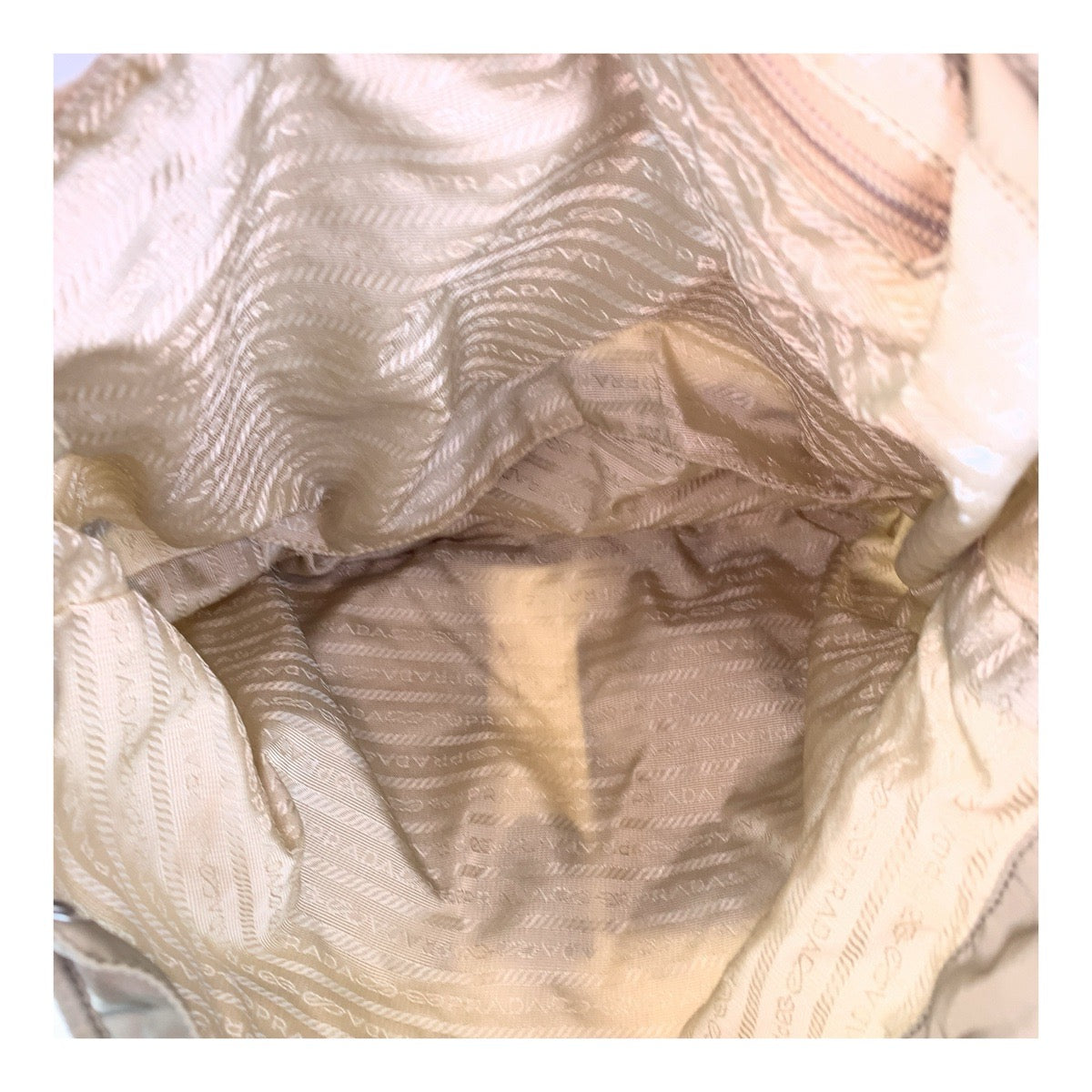 20149
PRADA プラダ テスート 三角ロゴプレート カーキ シルバー金具 ナイロン リュック・デイパック バックパック レディース AB30