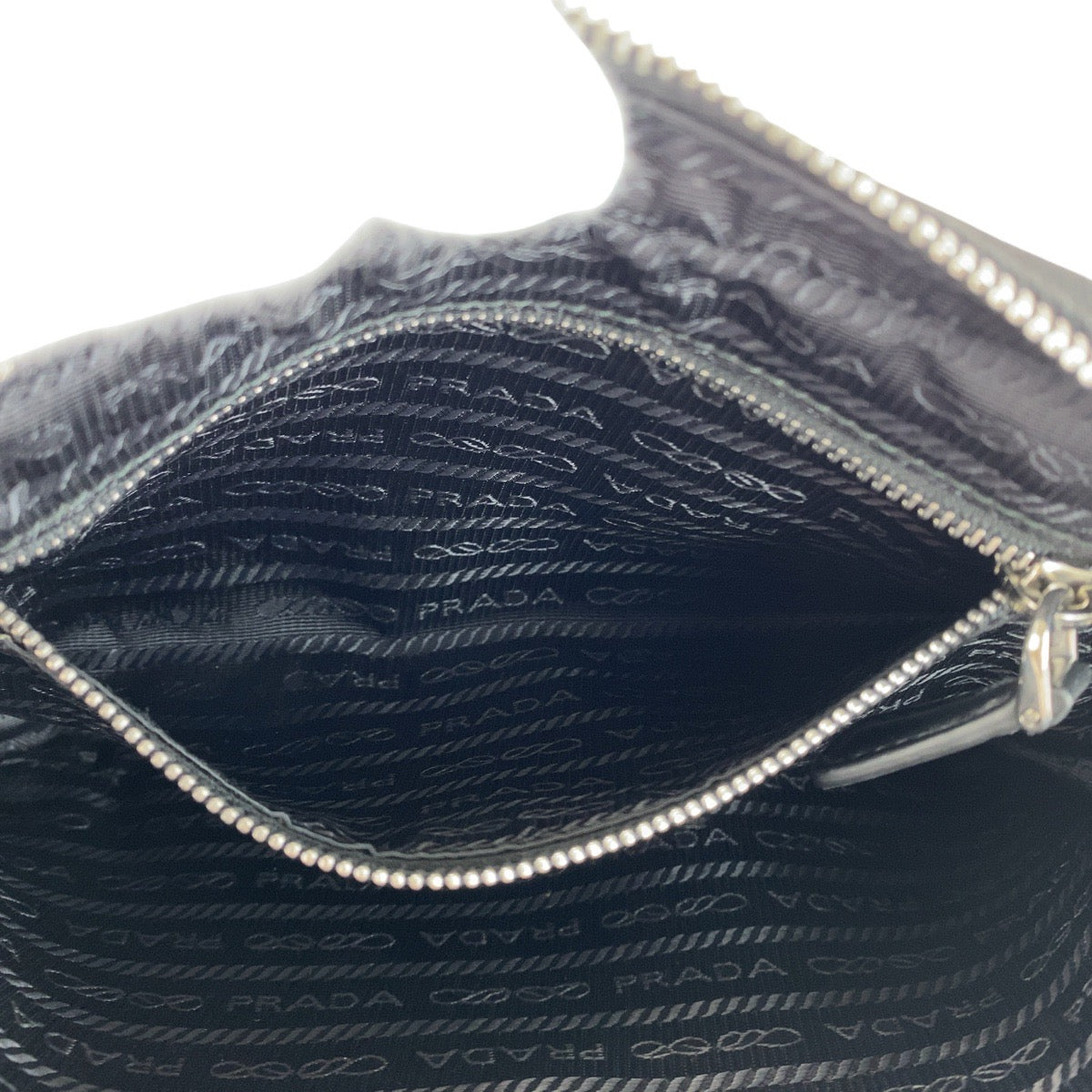 20152
PRADA プラダ ブラック 黒 シルバー金具 キャンバス / レザー クラッチバッグ ポーチ 男女兼用 メンズ A30