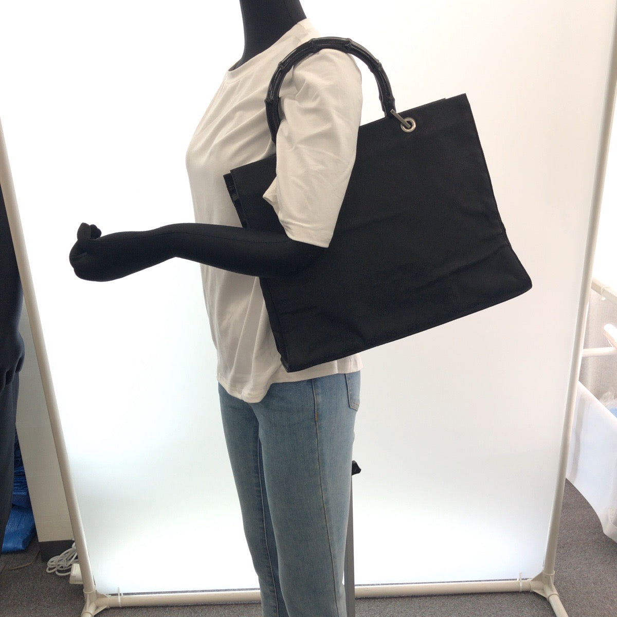 20173
GUCCI グッチ バンブー ブラック 黒 シルバー金具 GGキャンバス 002・1010 ハンドバッグ トートバッグ レディース AB28