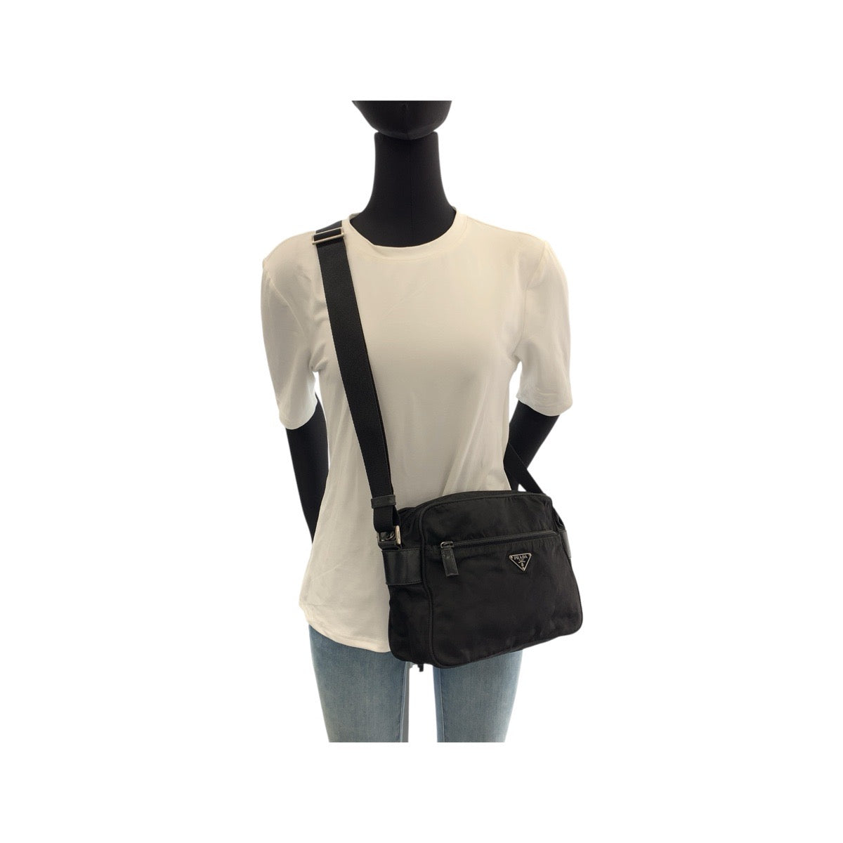 20174
PRADA プラダ テスート 三角ロゴプレート ブラック 黒 シルバー金具 ナイロン ショルダーバッグ ポシェット レディース AB35