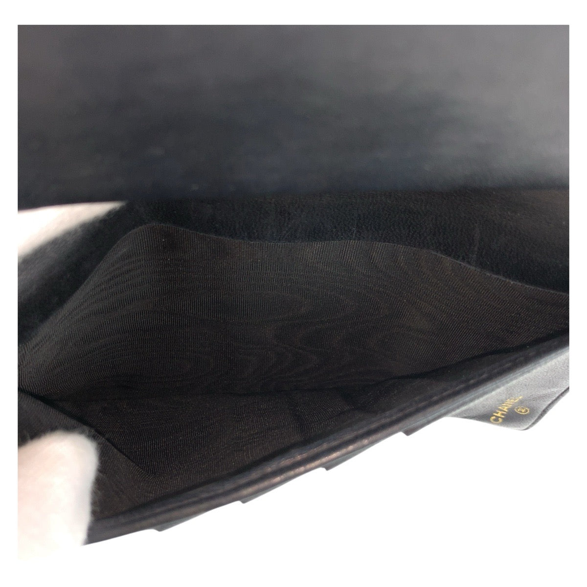20235
CHANEL シャネル ヴィンテージ ココマーク ブラック 黒 ゴールド金具 キャビアスキン 折財布 がま口 コンパクトウォレット レディース ABP42