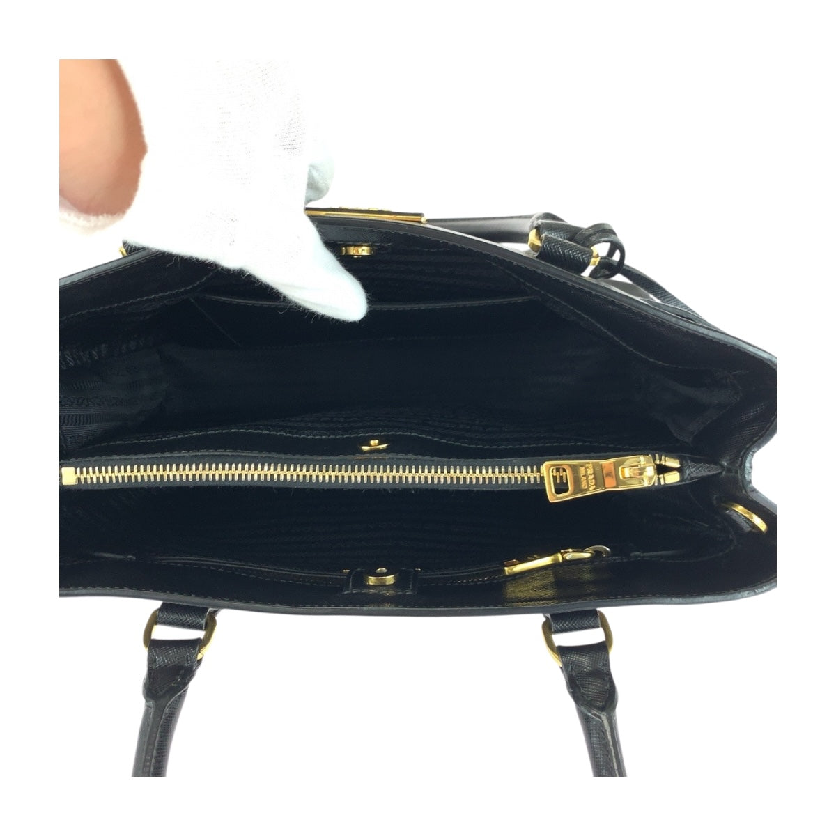 20250
PRADA プラダ サフィアーノ ガレリア ブラック 黒 ゴールド金具 レザー ハンドバッグ トートバッグ レディース AB56