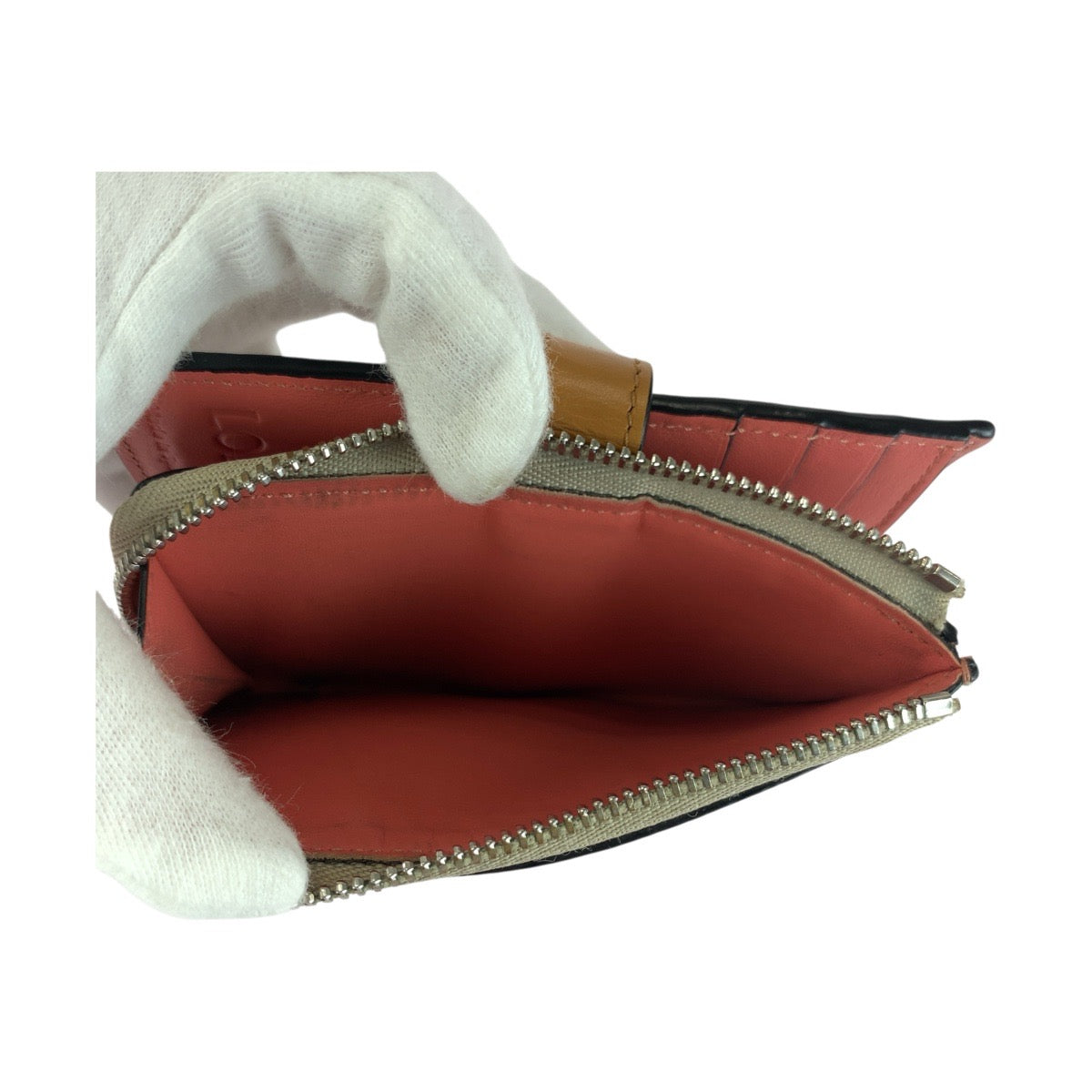 20256
LOEWE ロエベ アナグラム ベージュ ブラウン シルバー金具 レザー 折財布 コンパクトウォレット レディース ABP27