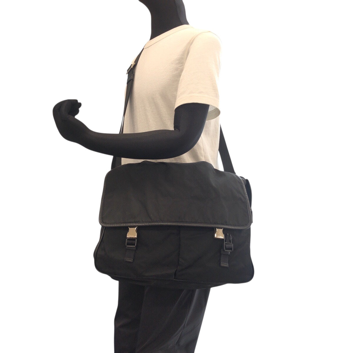 20269
PRADA プラダ テスート 三角ロゴプレート ブラック 黒 シルバー金具 ナイロン / レザー ショルダーバッグ メッセンジャーバッグ メンズ ABP42