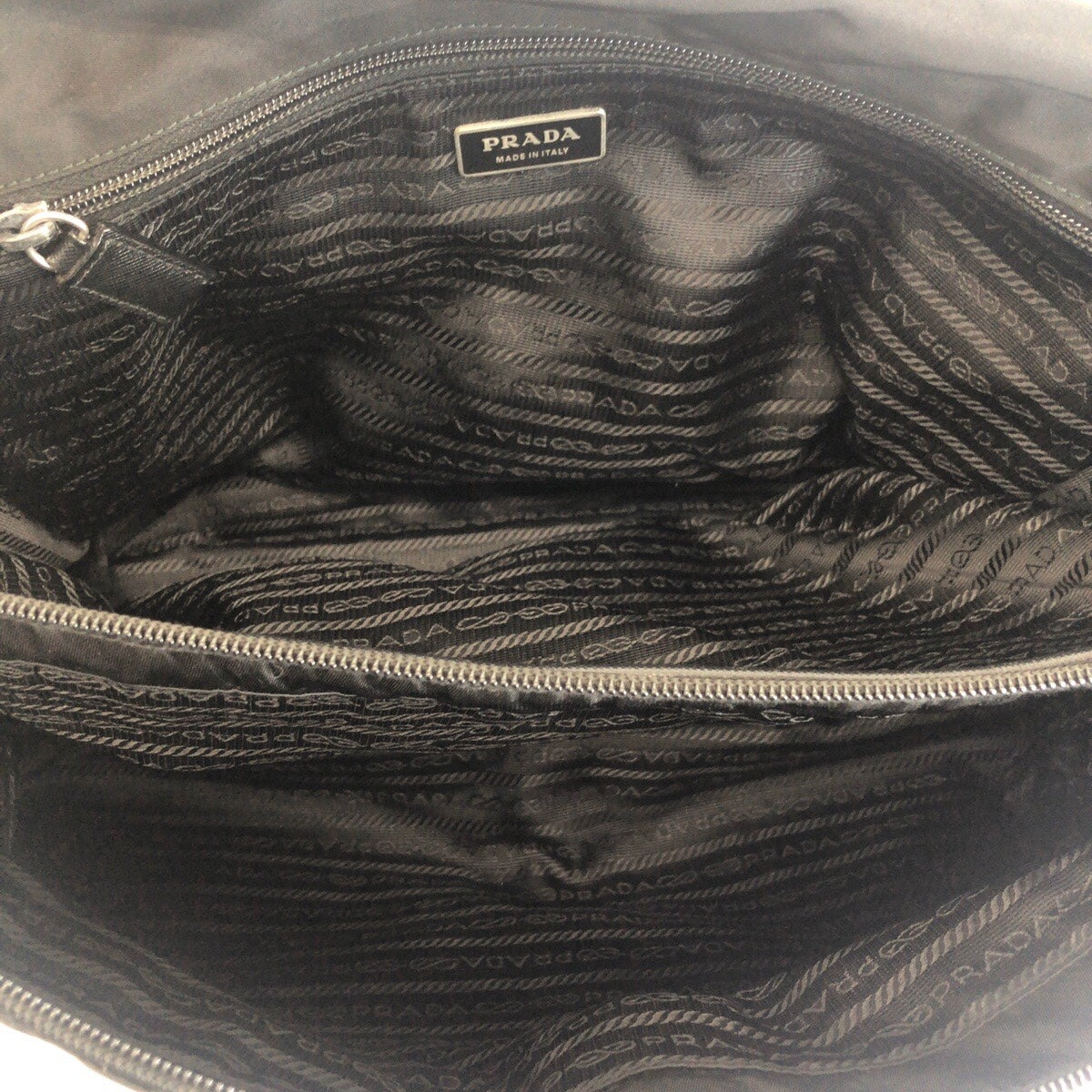20269
PRADA プラダ テスート 三角ロゴプレート ブラック 黒 シルバー金具 ナイロン / レザー ショルダーバッグ メッセンジャーバッグ メンズ ABP42
