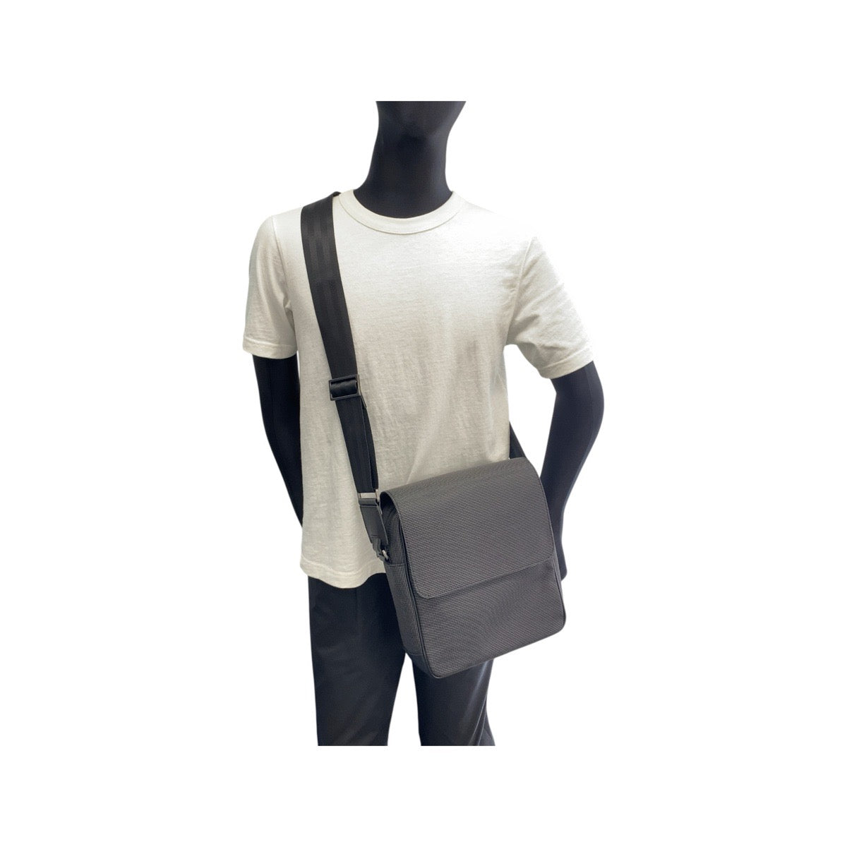 20270
Dunhill Abolity Black Gunmetal Hardware Canvas / Leather Shoulder Bag Messenger Bag Men's A21