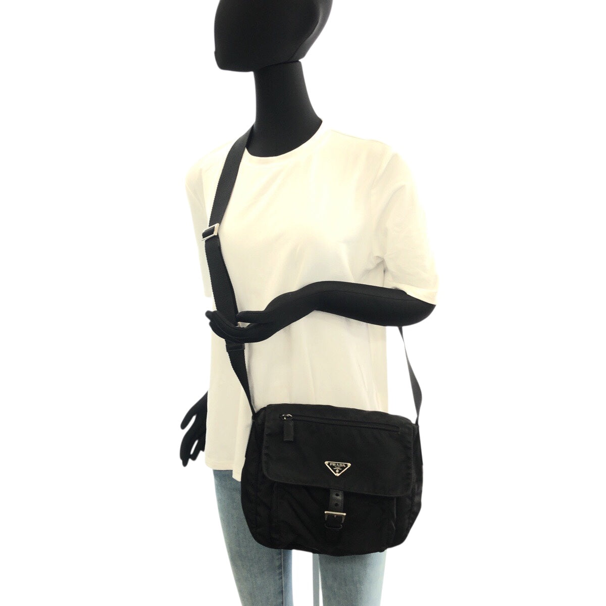 20288
PRADA プラダ テスート 三角ロゴプレート ブラック 黒 シルバー金具 ナイロン / レザー ショルダーバッグ ポシェット レディース ABP35