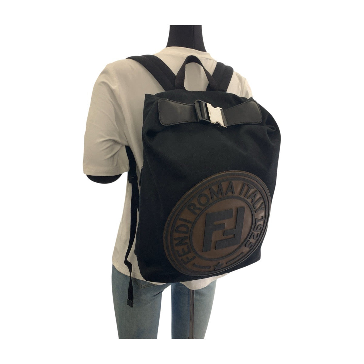 20310
FENDI フェンディ ブラック 黒 ブラウン シルバー金具 キャンバス 7VZ044 リュックサック バックパック メンズ ABP57