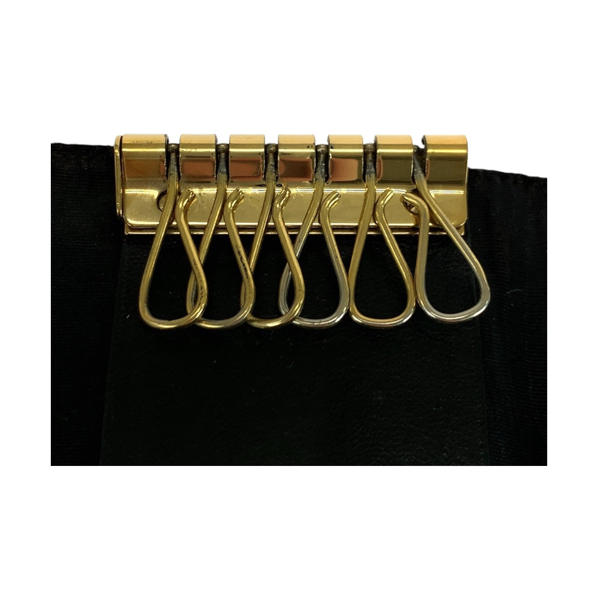 20325
CHANEL シャネル ヴィンテージ ココマーク ブラック 黒 ゴールド金具 レザー キーケース 6連 レディース ABP21