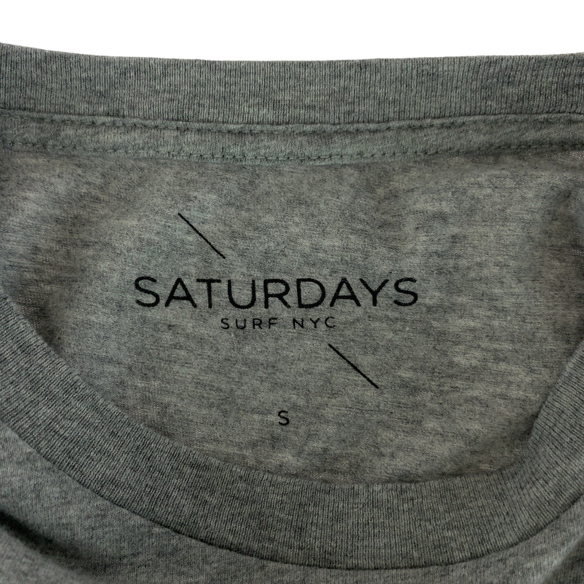 20333
SATURDAYS SURF NYC サタデーズサーフニューヨーク ロゴ サイズS グレー ブラック コットン 半袖Tシャツ クルーネック メンズ AB3