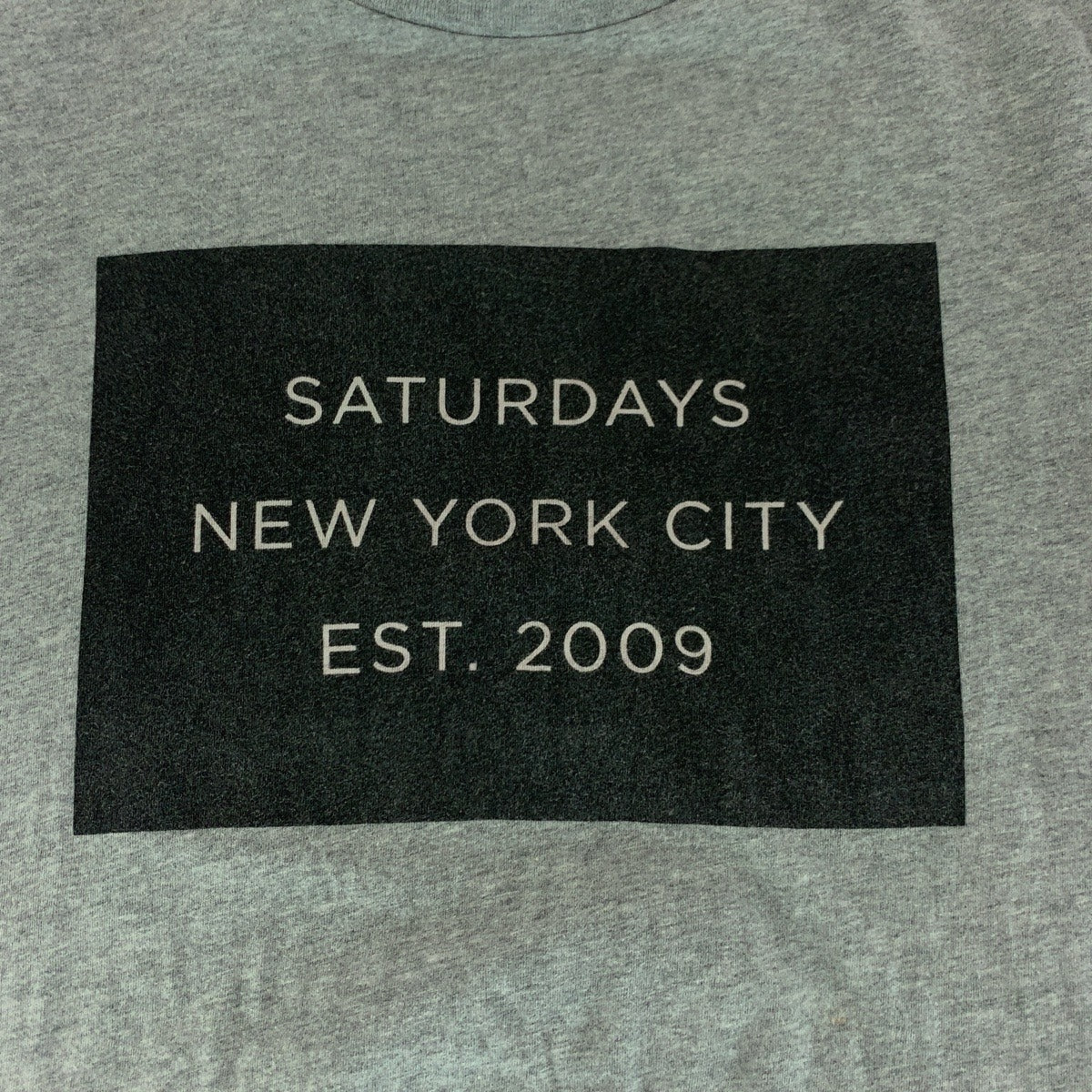 20333
SATURDAYS SURF NYC サタデーズサーフニューヨーク ロゴ サイズS グレー ブラック コットン 半袖Tシャツ クルーネック メンズ AB3