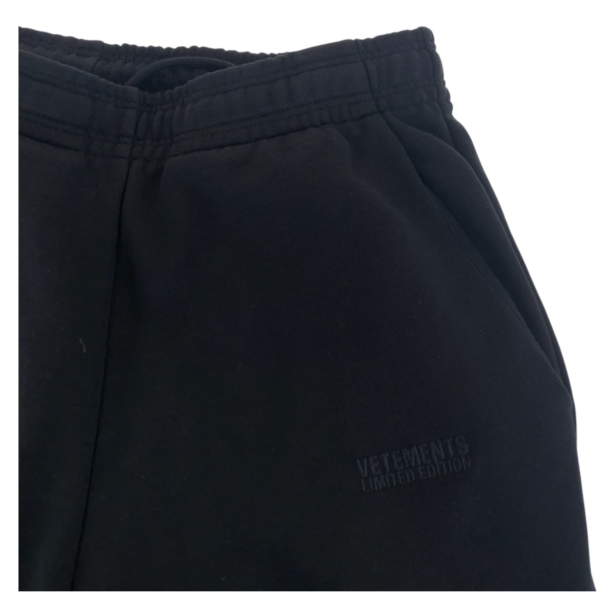 20376
VETEMENTS ヴェトモン ロゴ刺繍 サイズM ブラック 黒 コットン スウェットパンツ スーパーワイドパンツ メンズ AB