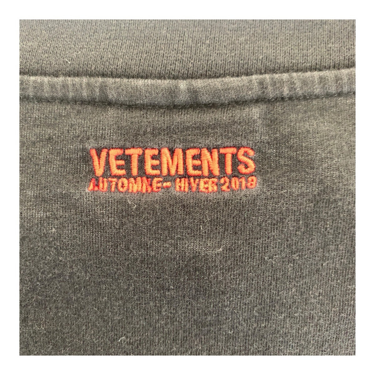 20432
VETEMENTS ヴェトモン ラムシュタイン サイズXS ブラック 黒 グレー コットン MAH18TR27 半袖Ｔシャツ メンズ AB70