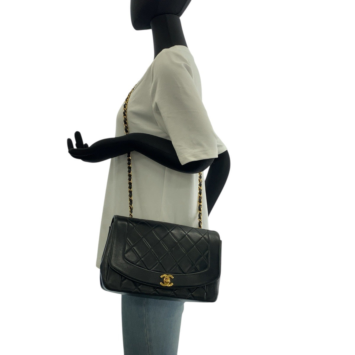 20451
CHANEL シャネル ヴィンテージ マトラッセ25 ダイアナフラップ ココマーク ターンロック ブラック 黒 ゴールド金具 ラムスキン チェーンショルダーバッグ レディース ABP360