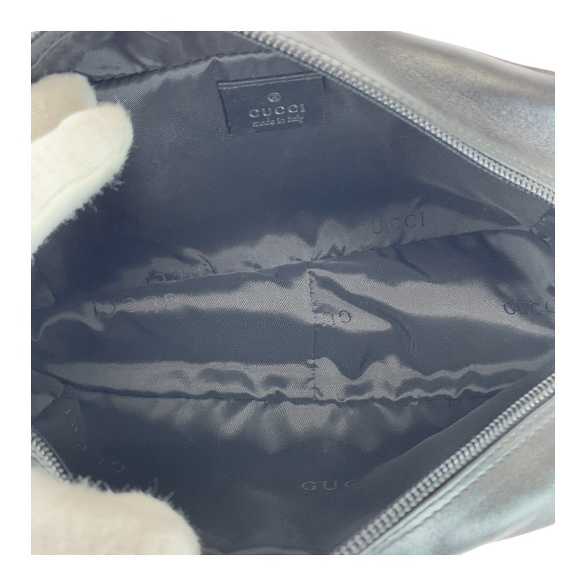 20460
GUCCI グッチ ブラック 黒 ガンメタ金具 レザー 0390974 セカンドバッグ ポーチ メンズ SA16