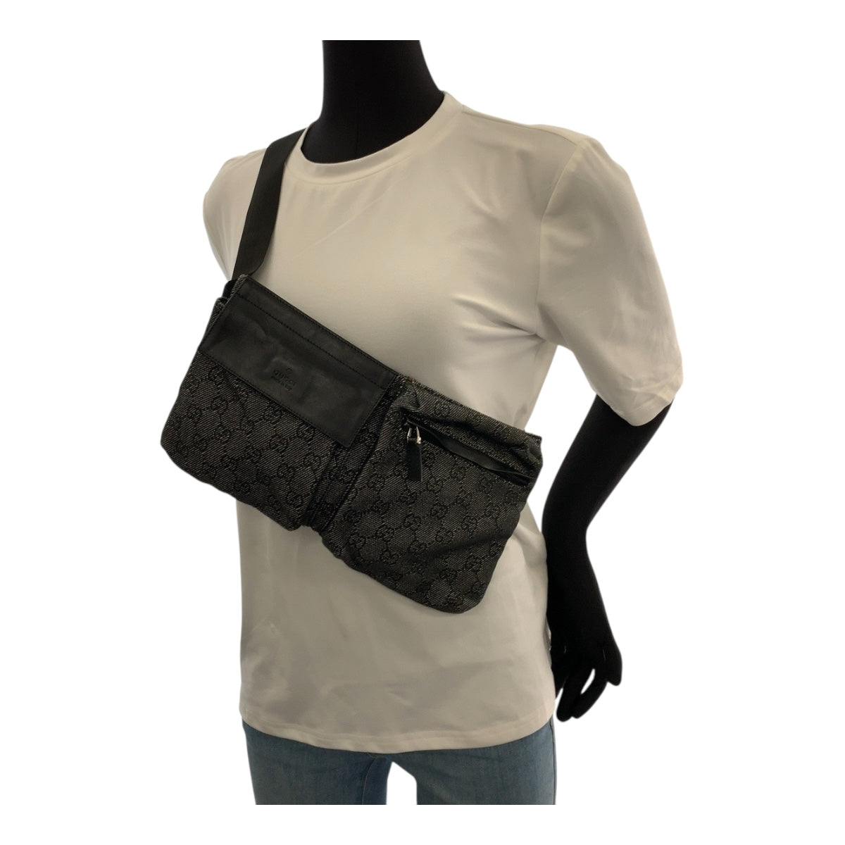 20462
GUCCI グッチ ブラック 黒 シルバー金具 GGキャンバス 23566 ウエストバッグ バムバッグ レディース ABP35