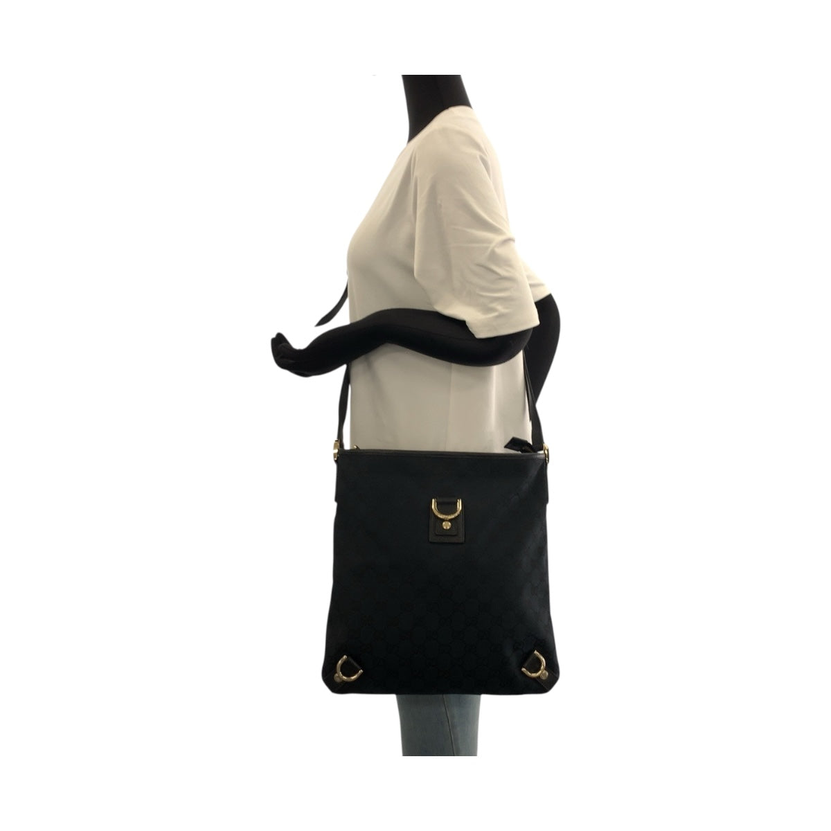 20466
GUCCI グッチ アビー ブラック 黒 ゴールド金具 GGキャンバス 131326 ショルダーバッグ レディース A42