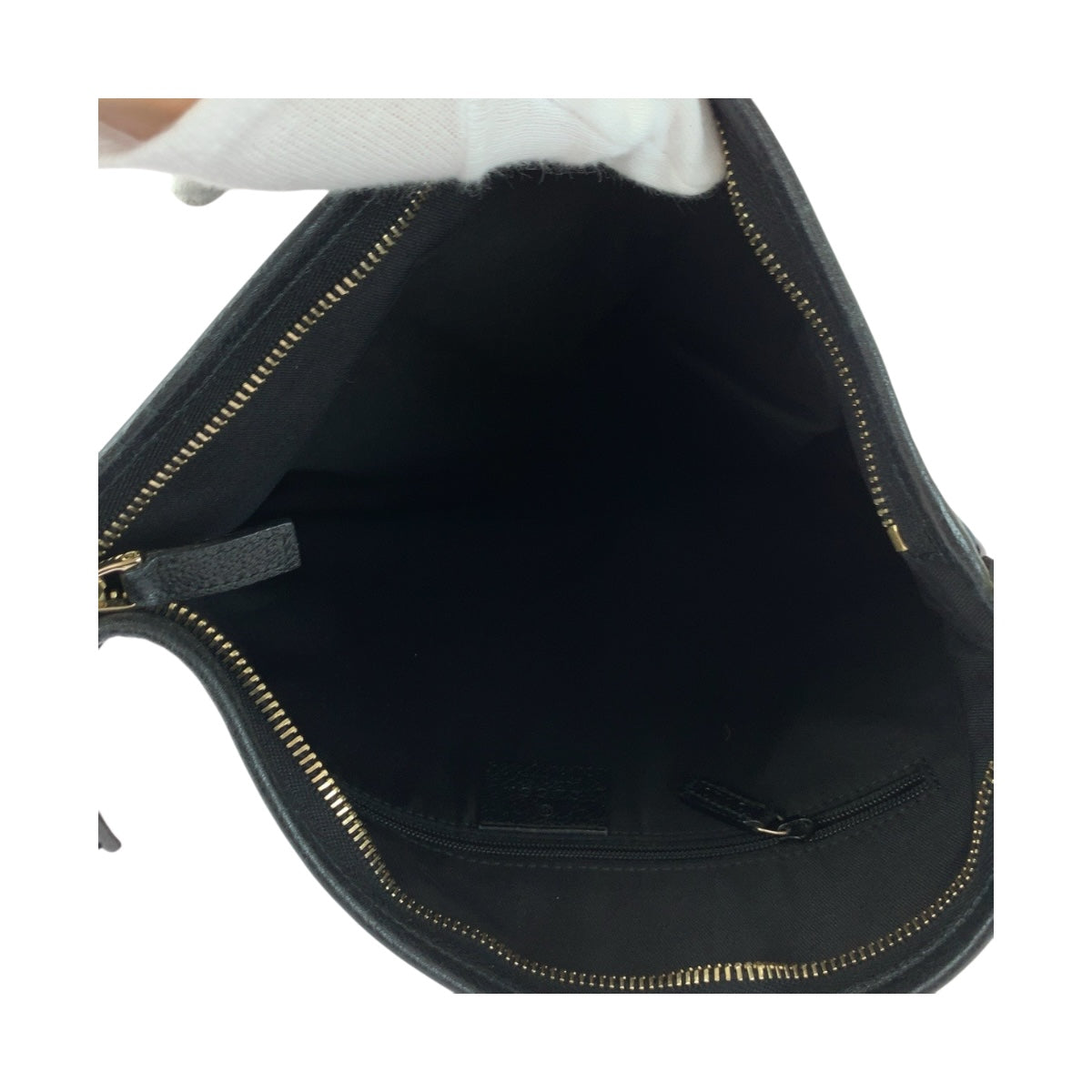20466
GUCCI グッチ アビー ブラック 黒 ゴールド金具 GGキャンバス 131326 ショルダーバッグ レディース A42
