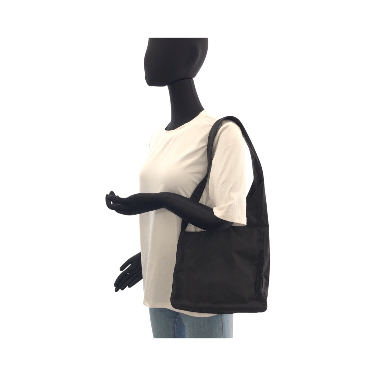 20479
PRADA プラダ テスート 三角ロゴプレート アシンメトリー ブラック 黒 シルバー金具 ナイロン ショルダーバッグ レディース ABP28