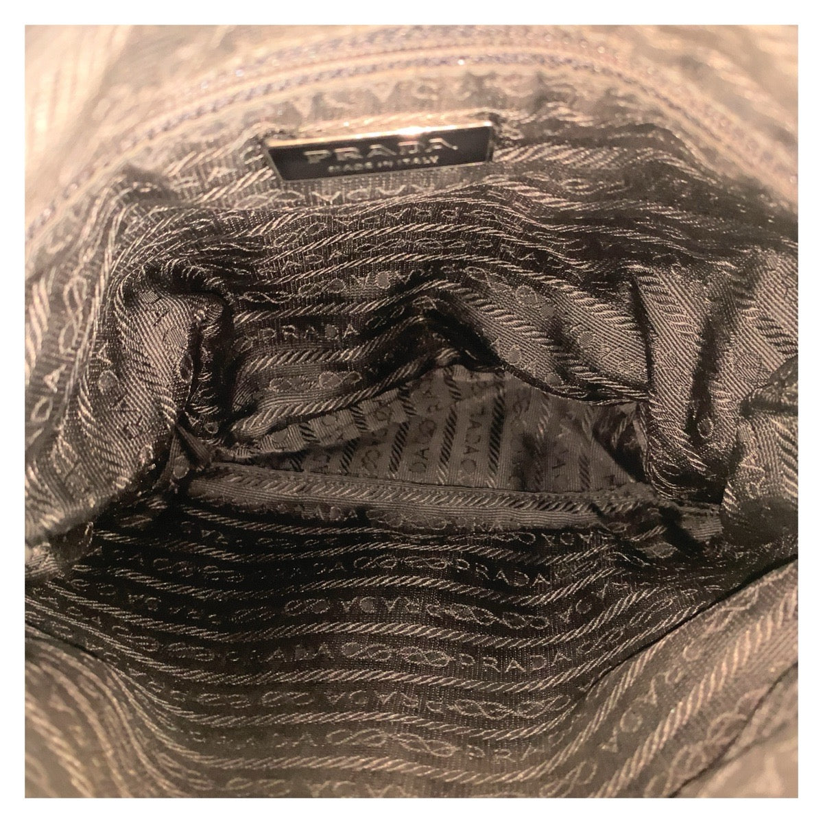 20483
PRADA プラダ テスート 三角ロゴプレート ブラック 黒 シルバー金具 ナイロン / レザー ショルダーバッグ メッセンジャーバッグ レディース AB32