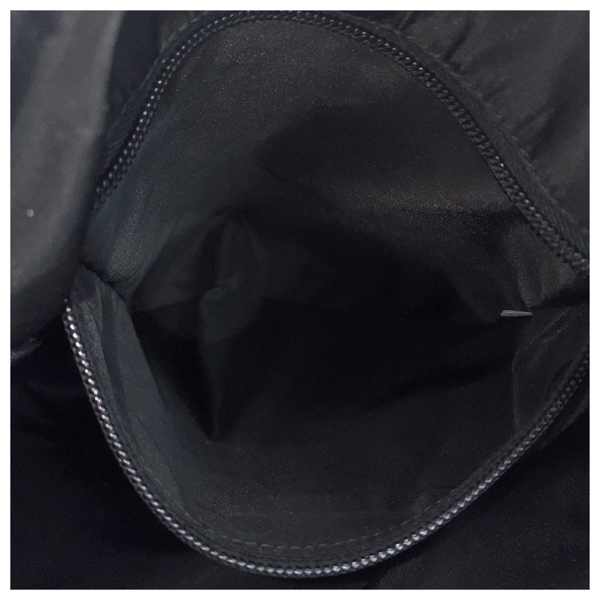 20487
PRADA プラダ テスート 三角ロゴプレート ブラック 黒 ナイロン / プラスチック ショルダーバッグ レディース ABP30