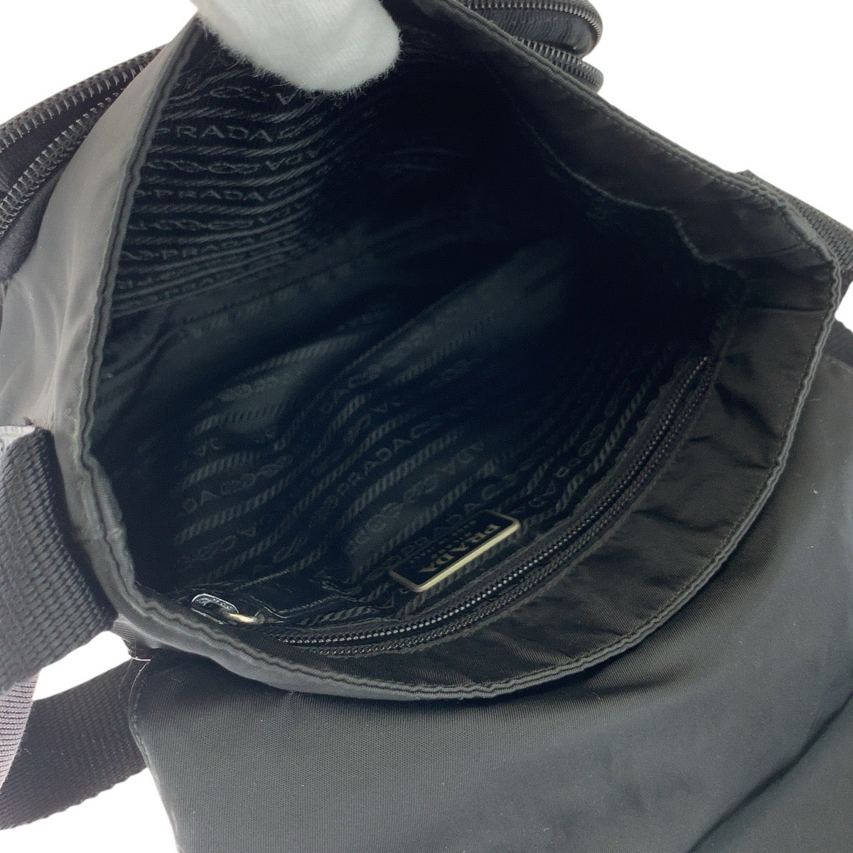 20521
PRADA プラダ テスート 三角ロゴプレート ブラック 黒 シルバー金具 ナイロン / レザー ショルダーバッグ ポシェット レディース ABP40