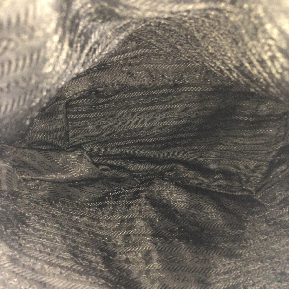 20536
PRADA プラダ テスート 三角ロゴプレート ブラック 黒 シルバー金具 ナイロン / レザー リュック・デイパック バックパック レディース AB34