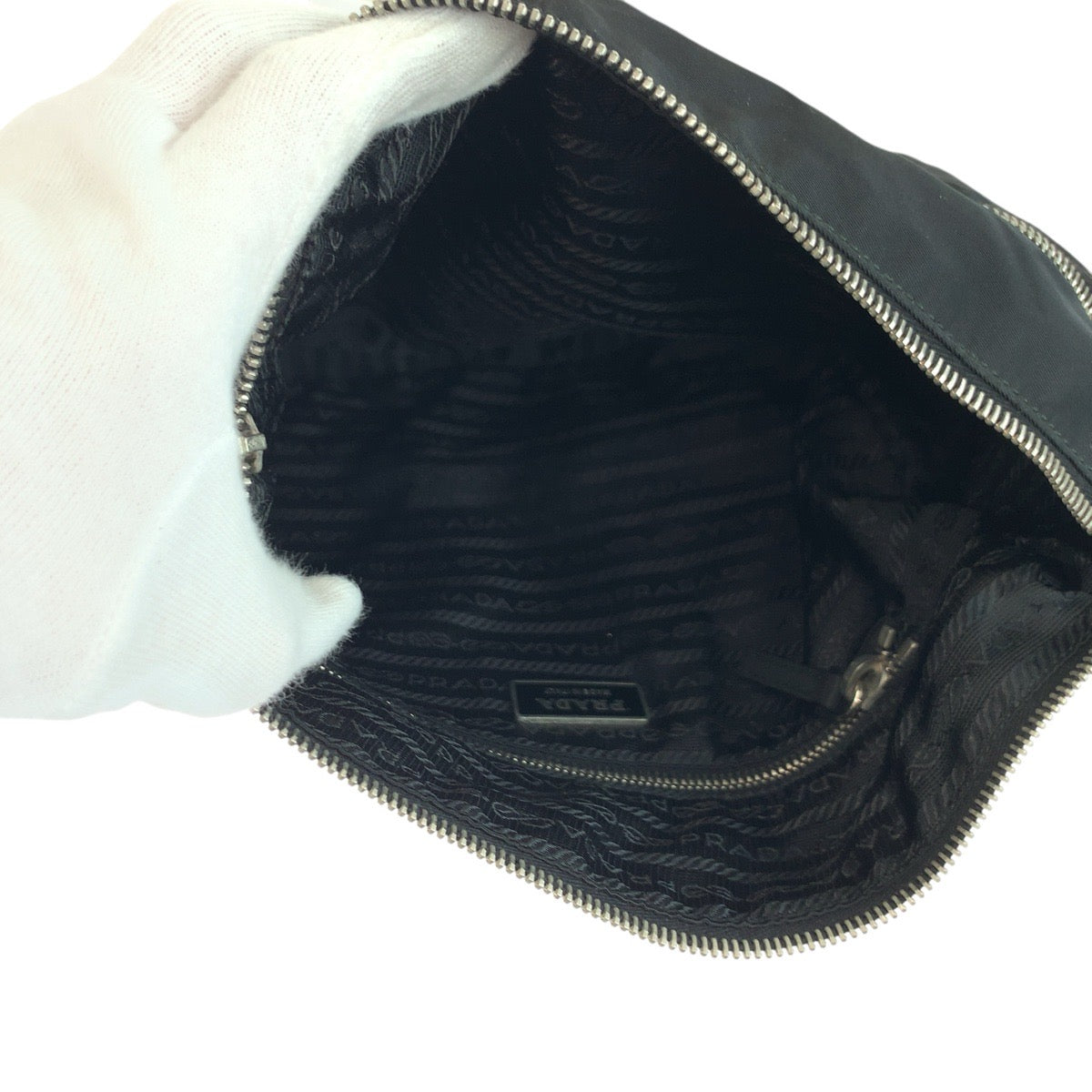 20544
PRADA プラダ テスート 三角ロゴプレート ブラック 黒 シルバー金具 ナイロン / レザー ショルダーバッグ ポシェット レディース ABP42