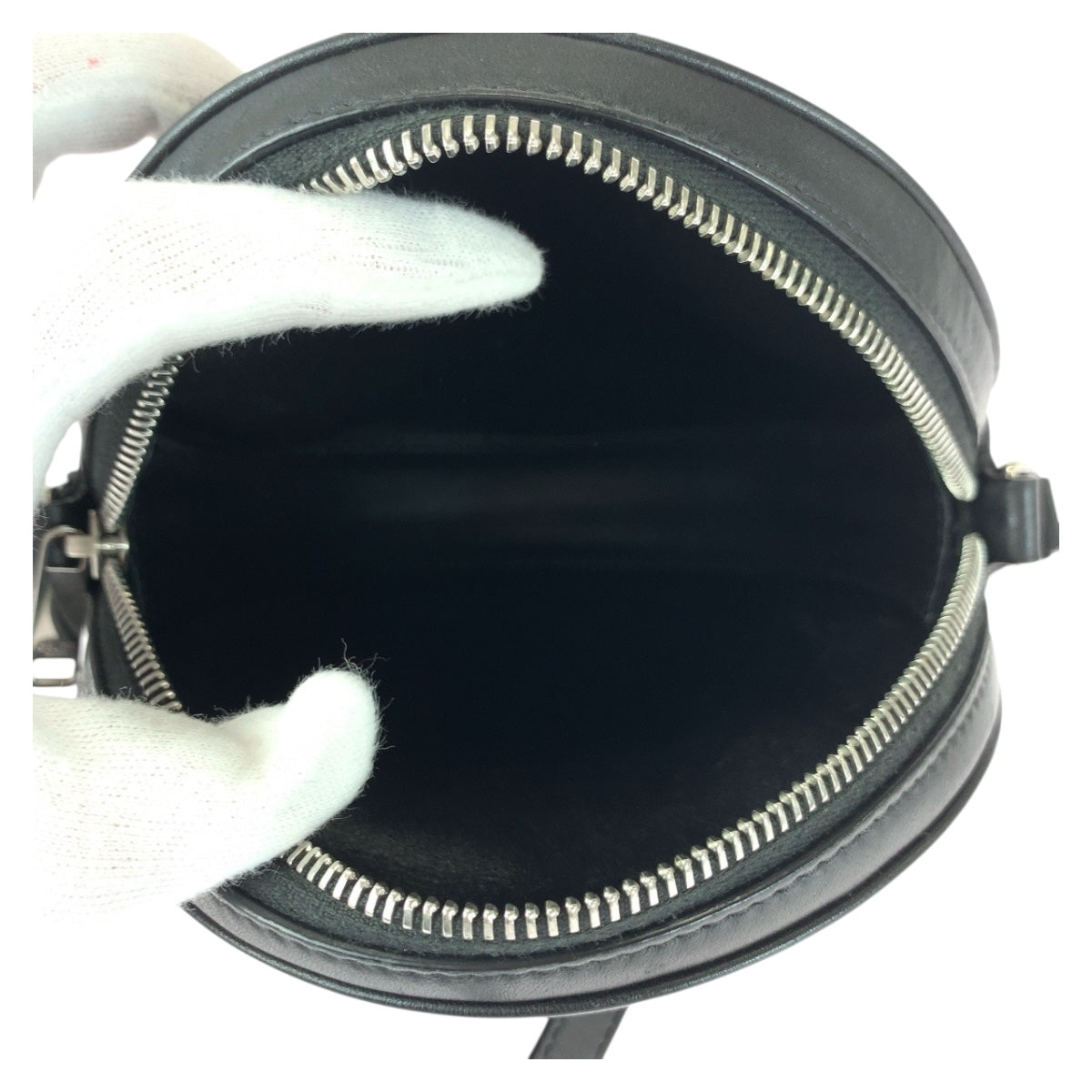 20553
CELINE セリーヌ ダンシングキッド ロゴスタッズ ブラック 黒 ホワイト シルバー金具 レザー 195883DDJ.38SI ショルダーバッグ ポシェット レディース A90