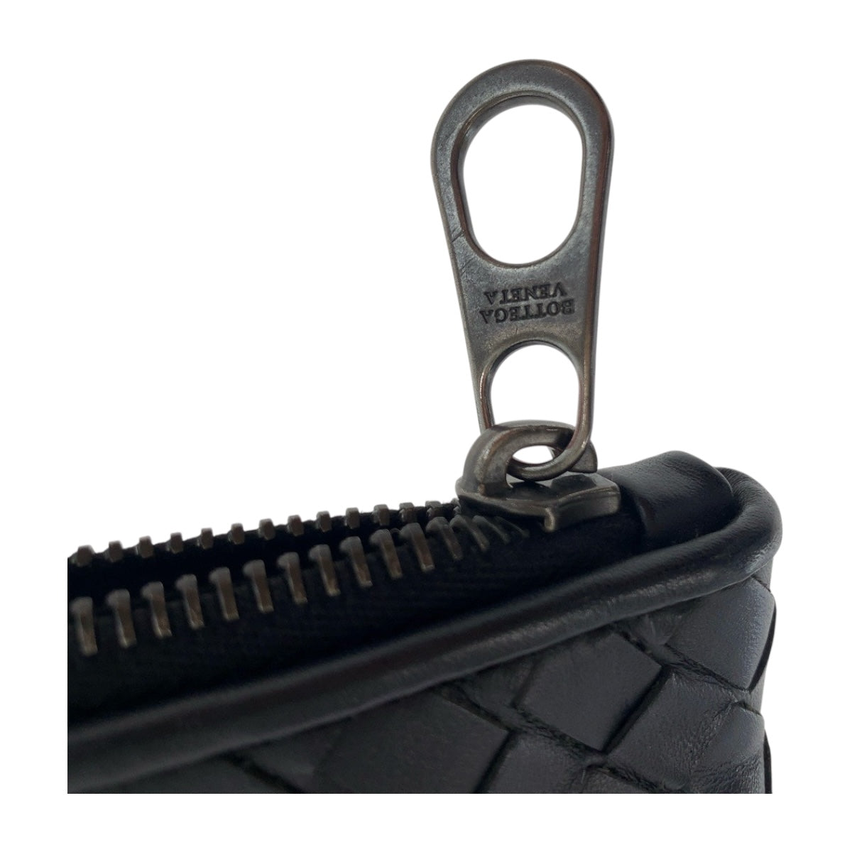 20556
BOTTEGAVENETA ボッテガヴェネタ イントレチャート ブラック 黒 ガンメタ金具 レザー クラッチバッグ セカンドバッグ メンズ A50