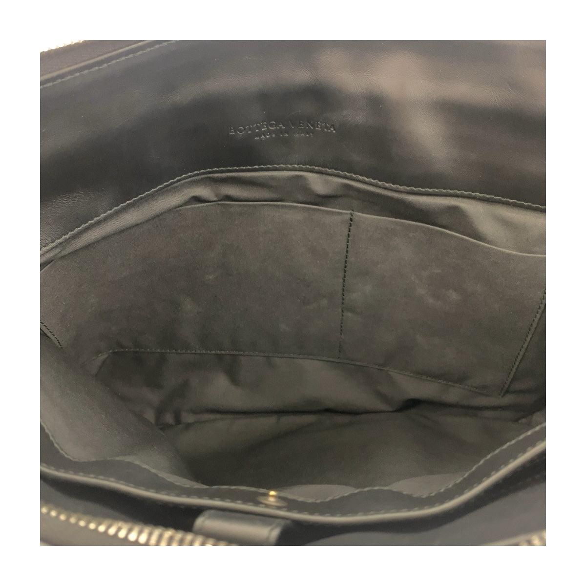20556
BOTTEGAVENETA ボッテガヴェネタ イントレチャート ブラック 黒 ガンメタ金具 レザー クラッチバッグ セカンドバッグ メンズ A50