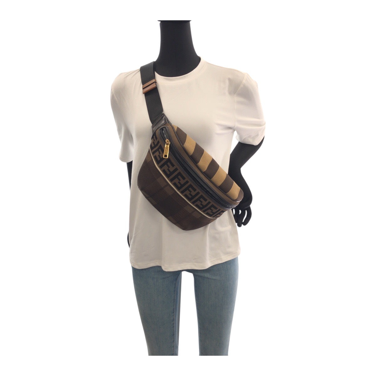 20559
FENDI フェンディ ズッカ柄 ブラウン ゴールド金具 キャンバス 7VA434 A4BI 189 8465 ボディバッグ バムバッグ メンズ AB49