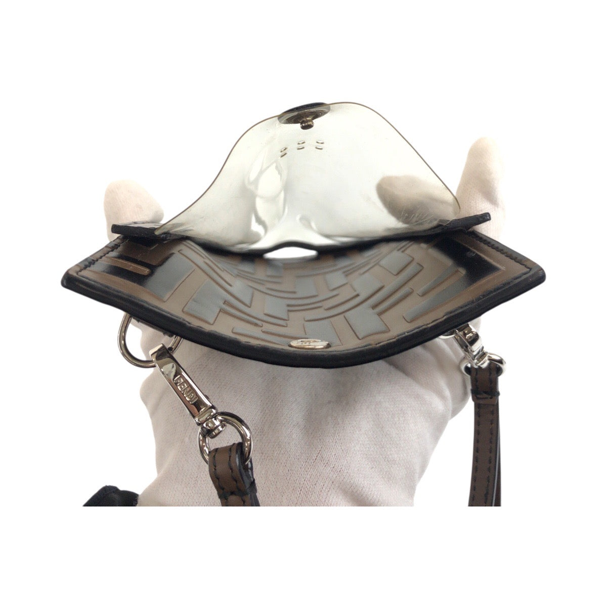 20560
FENDI フェンディ ズッカ柄 ブラウン シルバー金具 レザー 7AR737 A5TL スマホホルダー フォンケース スマホケース レディース A35