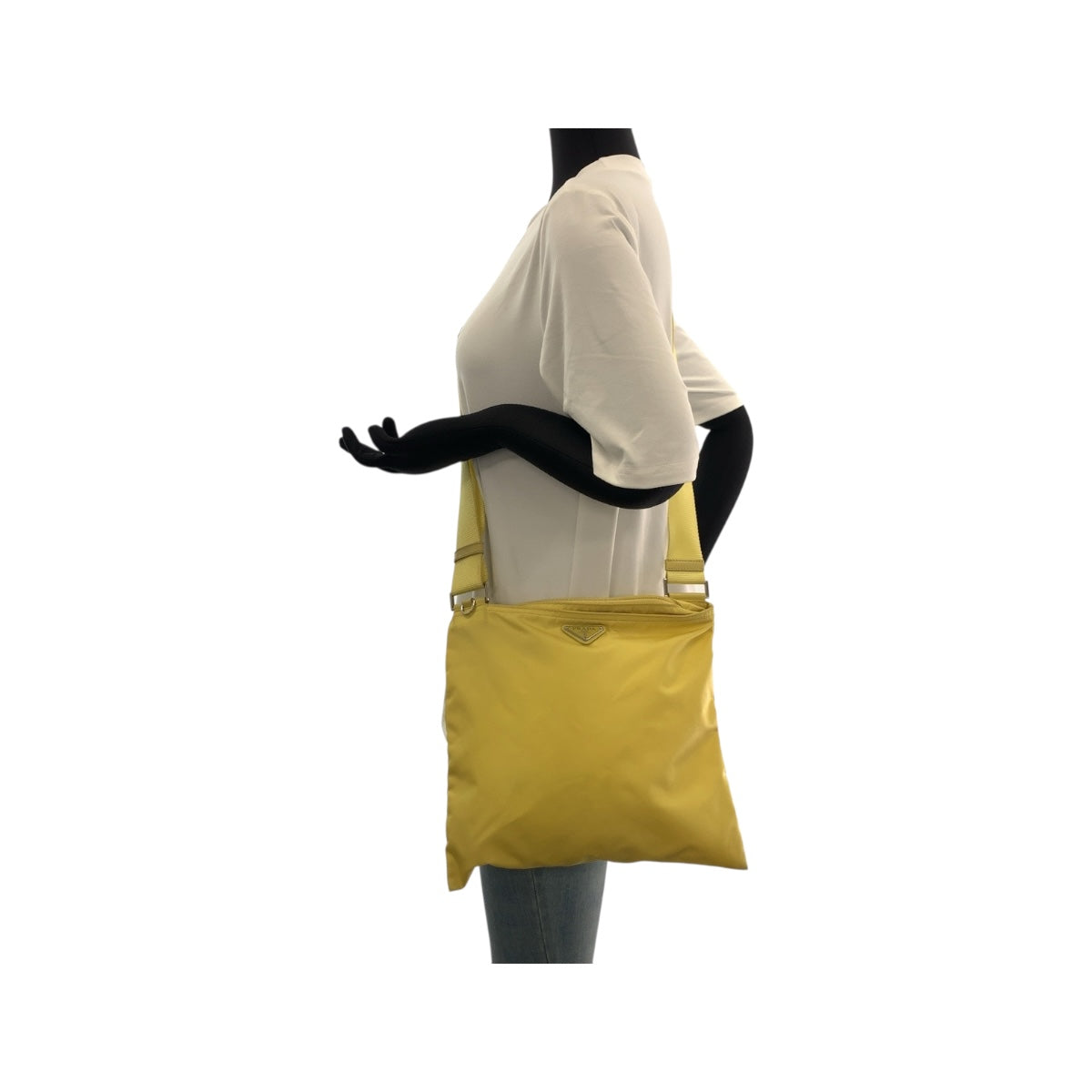 20564
PRADA プラダ テスート 三角ロゴプレート イエロー シルバー金具 ナイロン ショルダーバッグ サコッシュ レディース ABP35