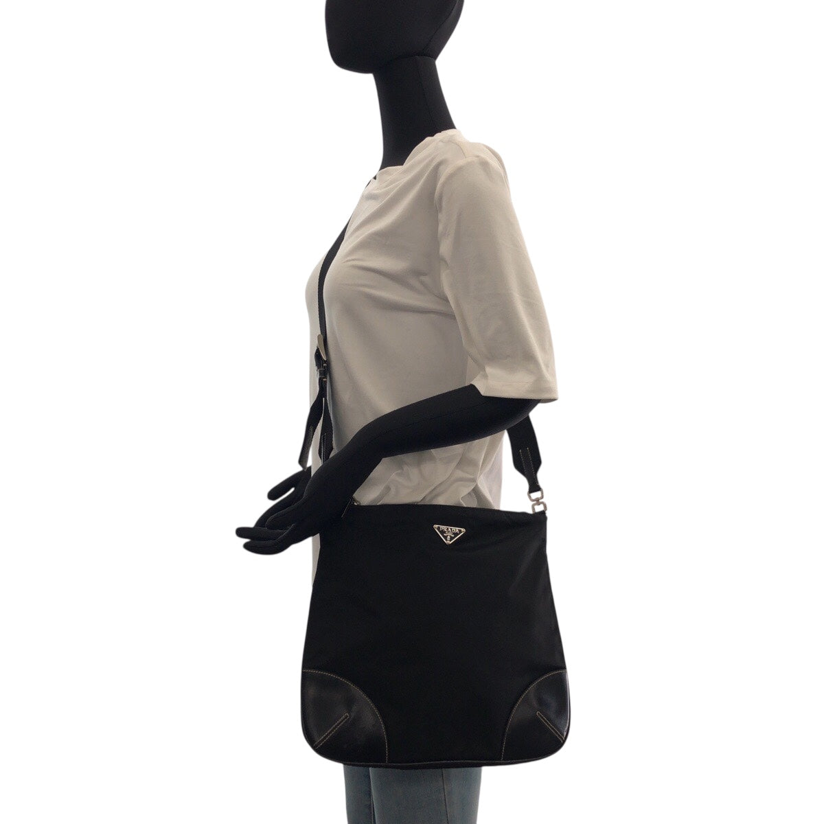 20589
PRADA プラダ テスート 三角ロゴプレート ブラック 黒 シルバー金具 ナイロン / レザー ショルダーバッグ ポシェット レディース ABP38