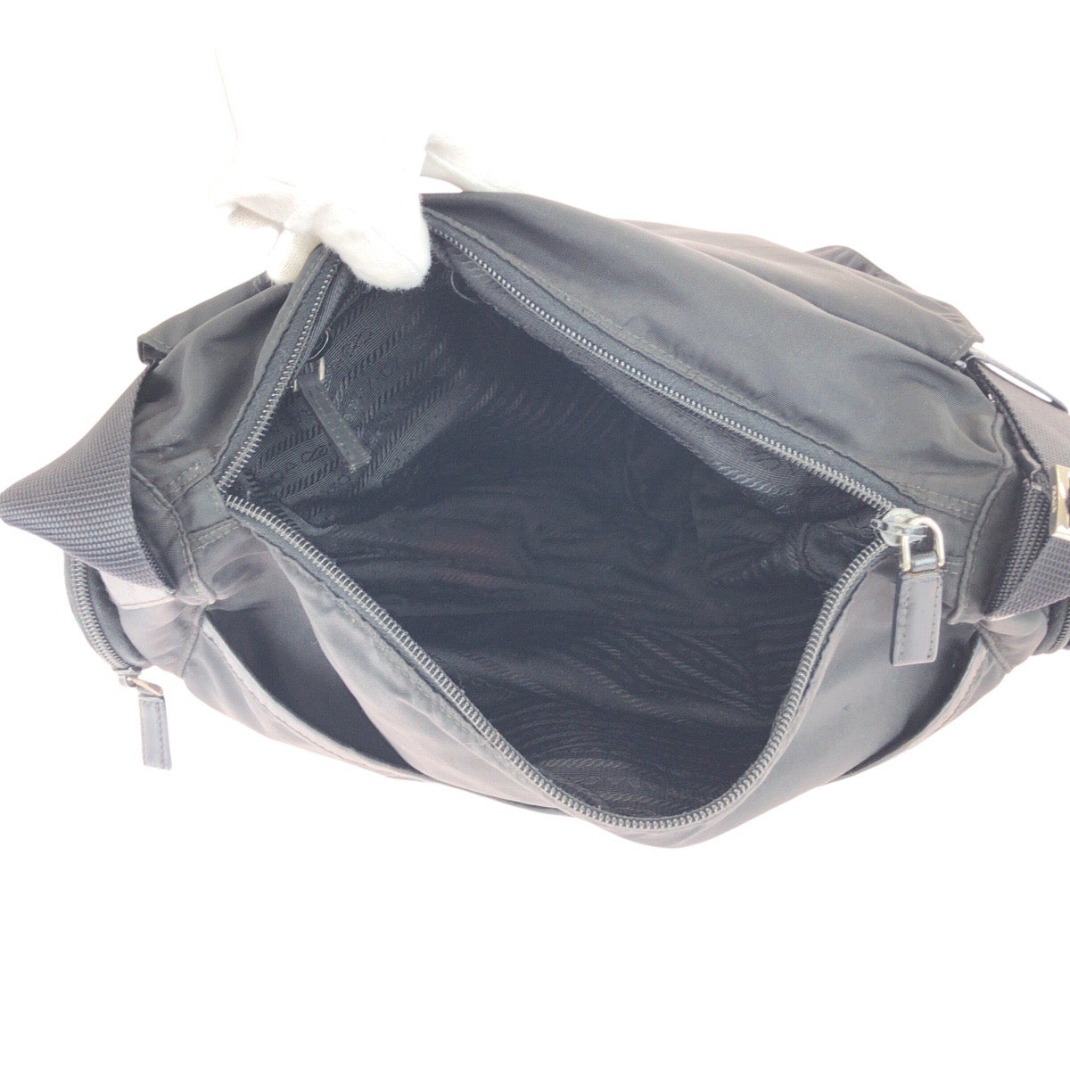 20598
PRADA プラダ テスート 三角ロゴプレート ブラック 黒 シルバー金具 ナイロン / レザー ショルダーバッグ メッセンジャーバッグ レディース ABP36