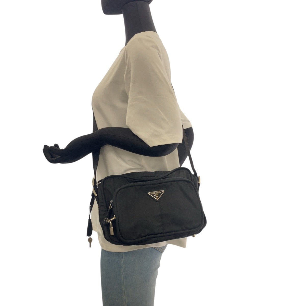 20599
PRADA プラダ テスート 三角ロゴプレート ブラック 黒 シルバー金具 ナイロン ショルダーバッグ ポシェット レディース ABP42