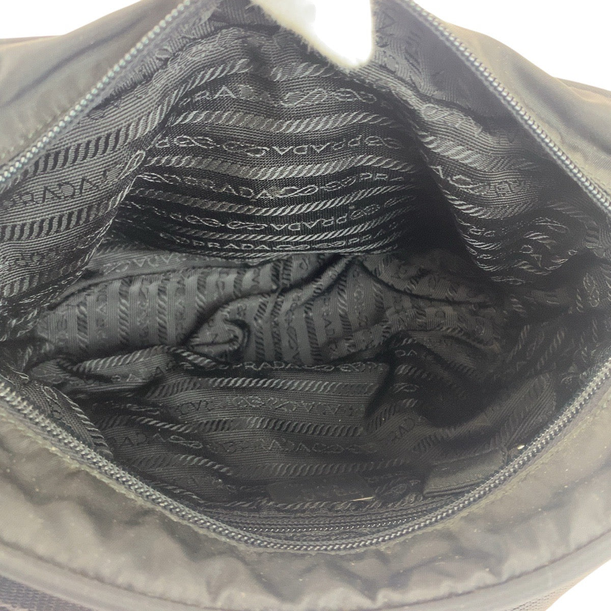 20599
PRADA プラダ テスート 三角ロゴプレート ブラック 黒 シルバー金具 ナイロン ショルダーバッグ ポシェット レディース ABP42