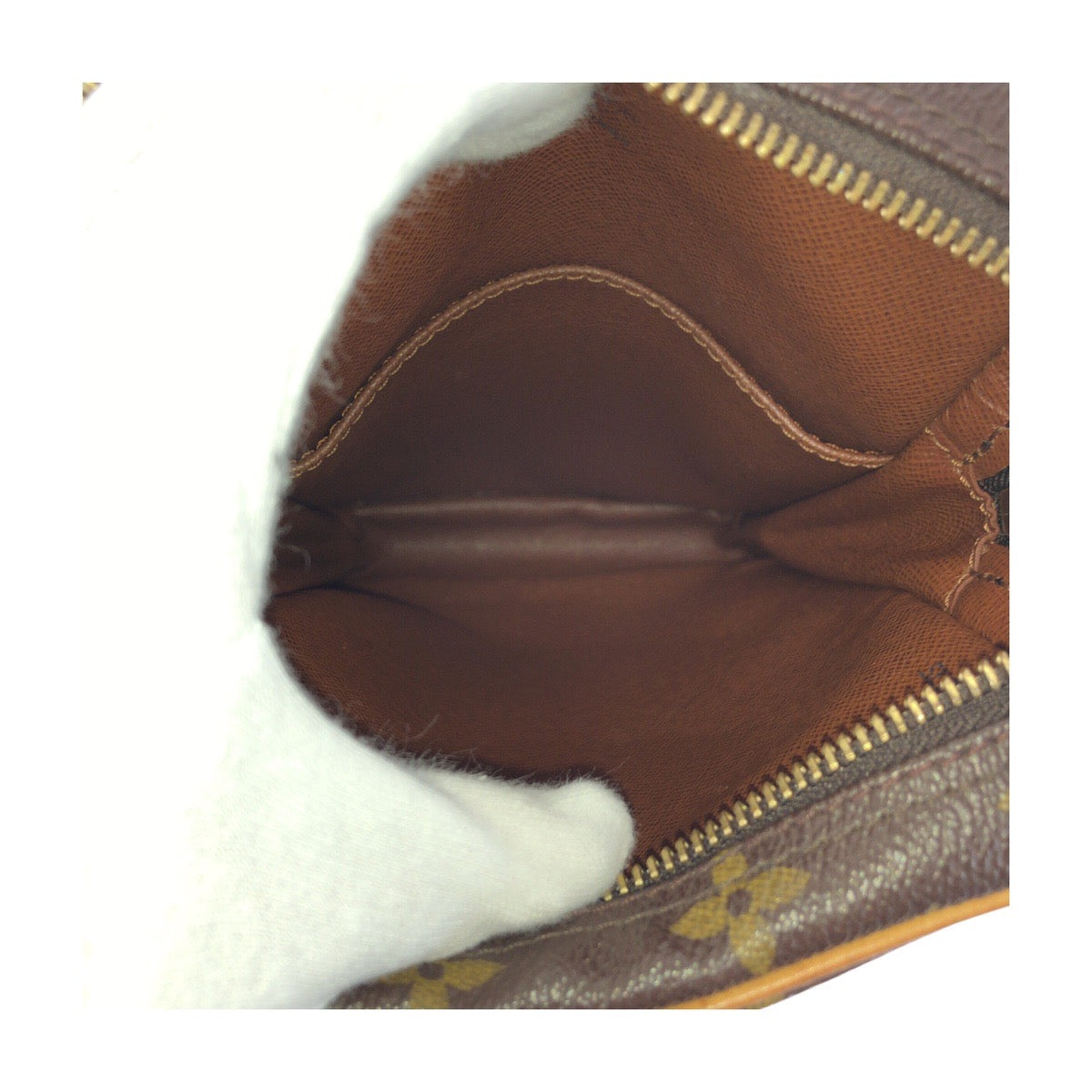 20600
LOUIS VUITTON ルイヴィトン モノグラム ダヌーブ ブラウン ゴールド金具 PVC / レザー M45266 ショルダーバッグ ポシェット レディース AB50