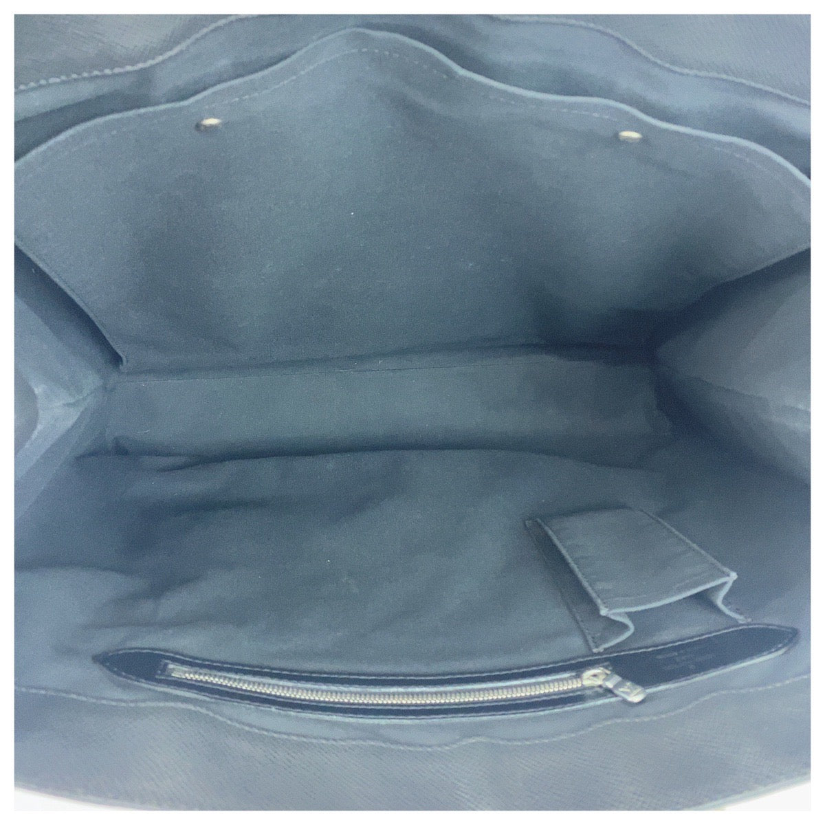 20602
LOUIS VUITTON ルイヴィトン タイガ カスベックGM ブラック 黒 シルバー金具 レザー M31012 ビジネスバッグ ブリーフケース メンズ AB40