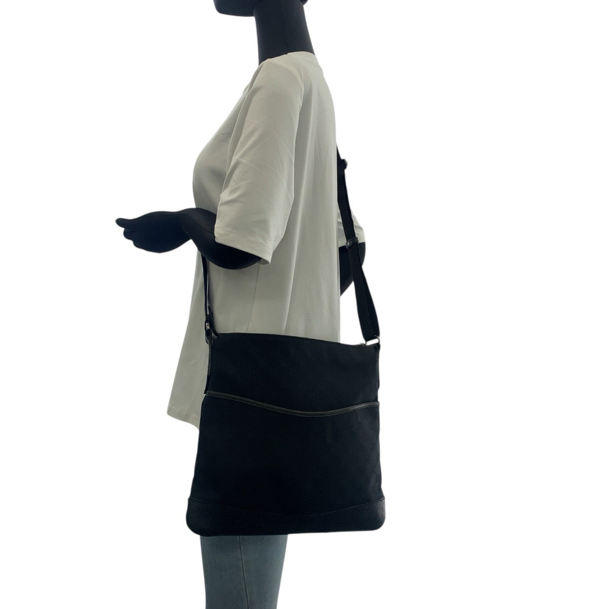 20603
GUCCI グッチ ブラック 黒 シルバー金具 GGキャンバス / レザー 145857 ショルダーバッグ メッセンジャーバッグ レディース AB28