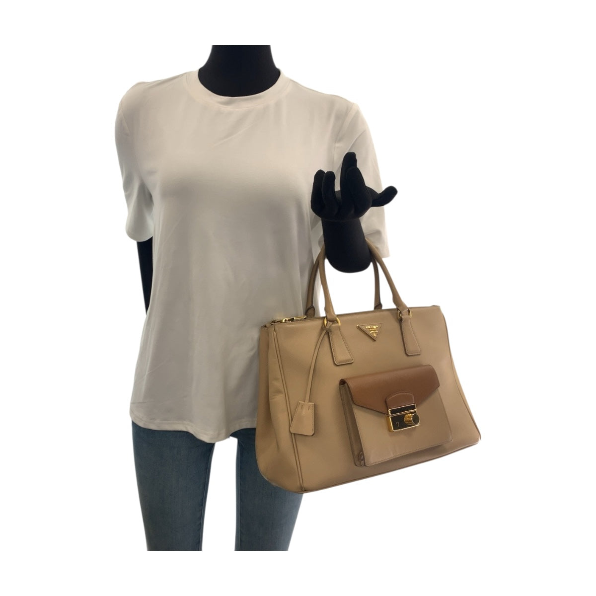 20137
PRADA プラダ サフィアーノ 三角ロゴプレート ベージュ ゴールド金具 レザー BN2674 ショルダーバッグ トートバッグ ハンドバッグ 2way レディース ABP57