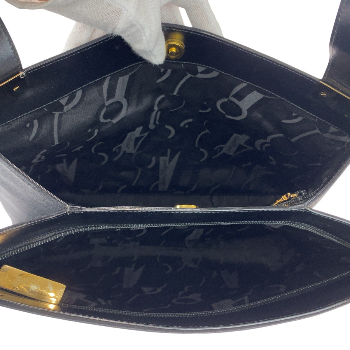20718
Salvatore Ferragamo サルヴァトーレフェラガモ ブラック 黒 ゴールド金具 キャンバス / レザー BA21 8813 トートバッグ ショルダーバッグ レディース A10