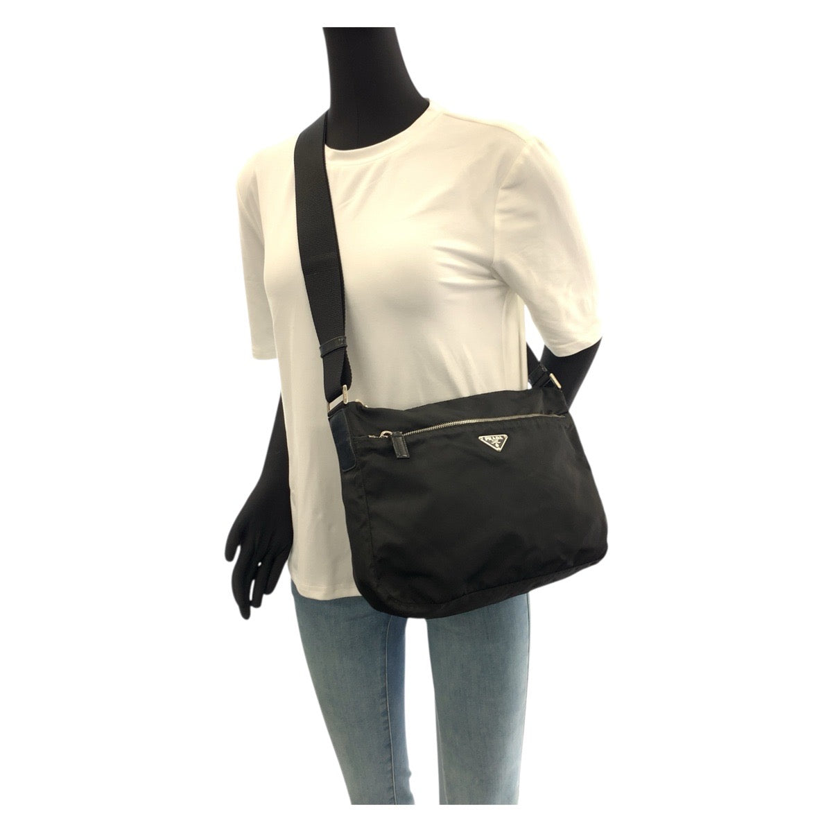 20731
PRADA プラダ テスート 三角ロゴプレート ブラック 黒 シルバー金具 ナイロン / レザー ショルダーバッグ ポシェット レディース ABP36